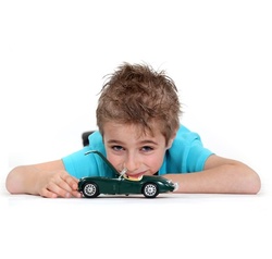 В детстве все мальчишки и девчонки хотят быстрее повзрослеть и получить водительское удостоверение