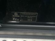 Вин номер на Мерседес Бенц М-класс 164 (Mercedes-Benz M-klasse II (W164) находится по задним правым сиденьем. МТ находится на средней стойке внизу. 